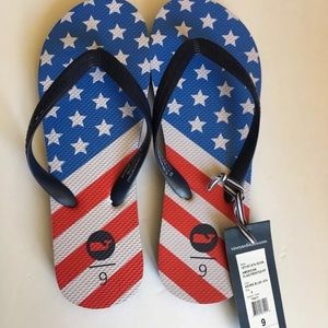 Vineyard Vines American Flag Flip Flops